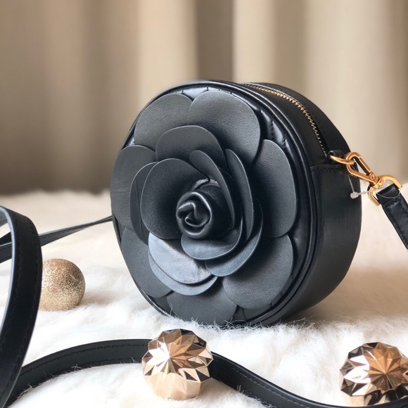 *SOLD* MICHAEL KORS NWT Black Crossbody Flower Bag - Picture 6 of 6